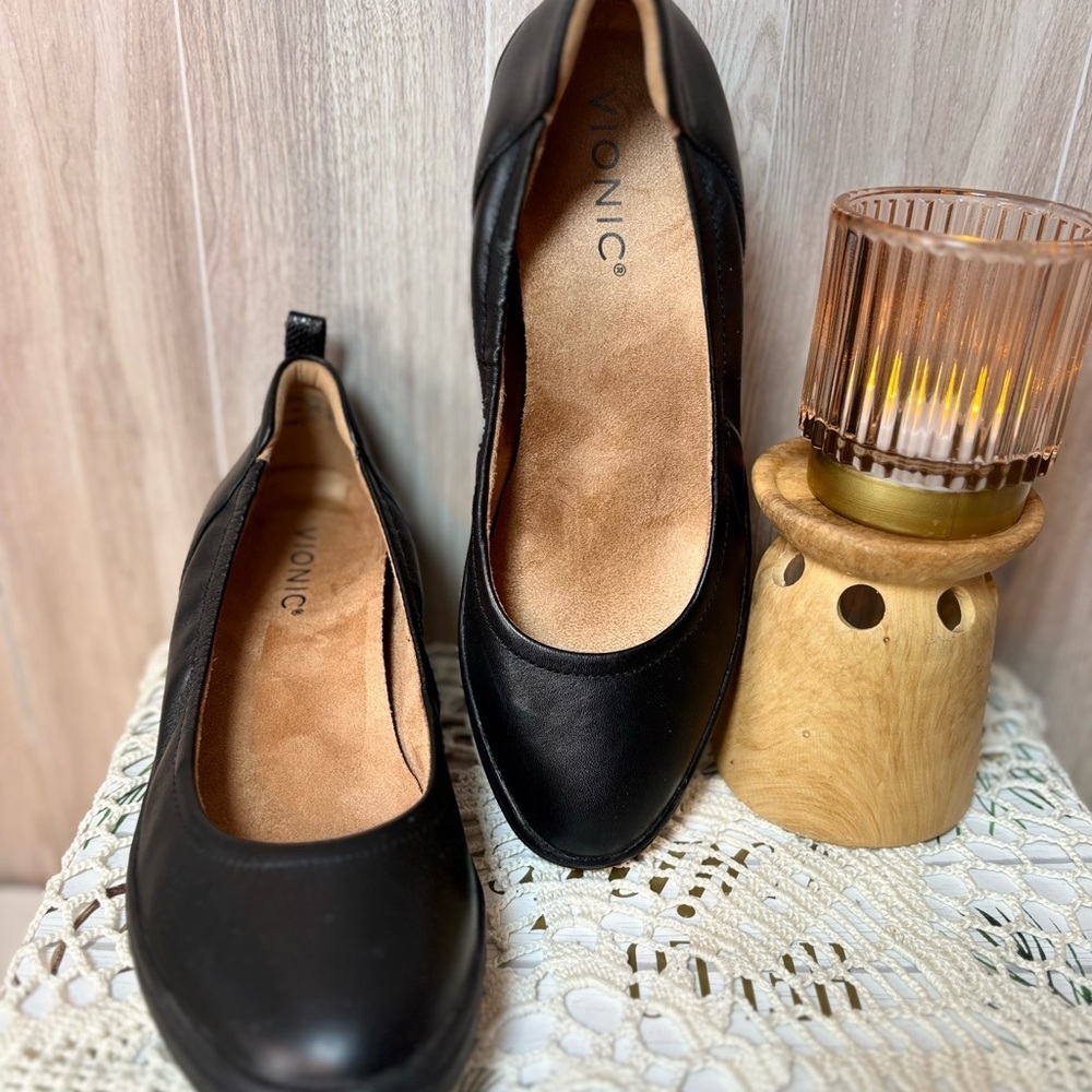 Vionic Women's Elegant Black Leather Loafers